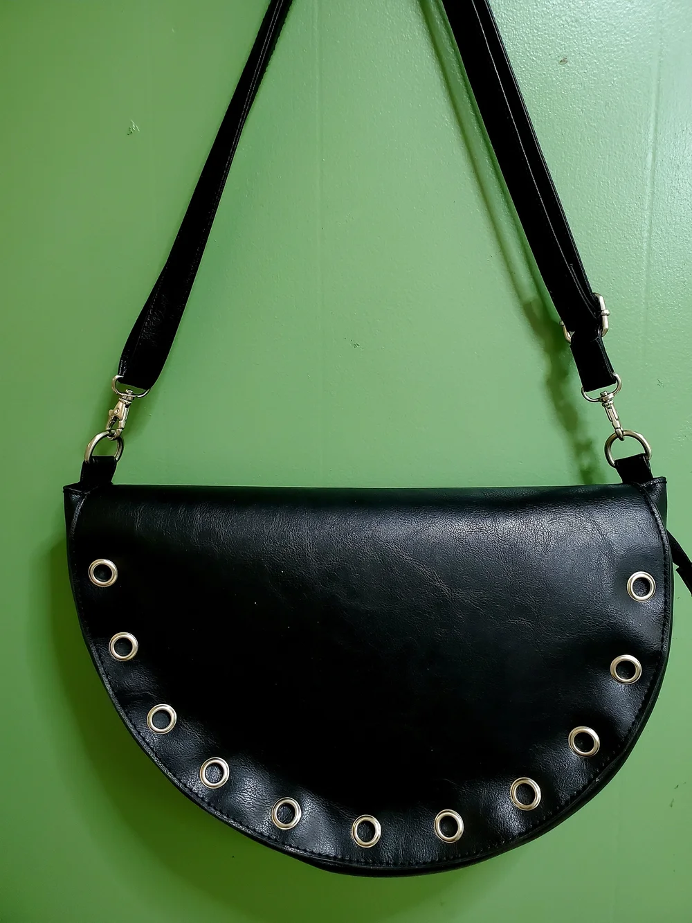 Source Unknown Black Shoulder Bag with Silver Double Ring
